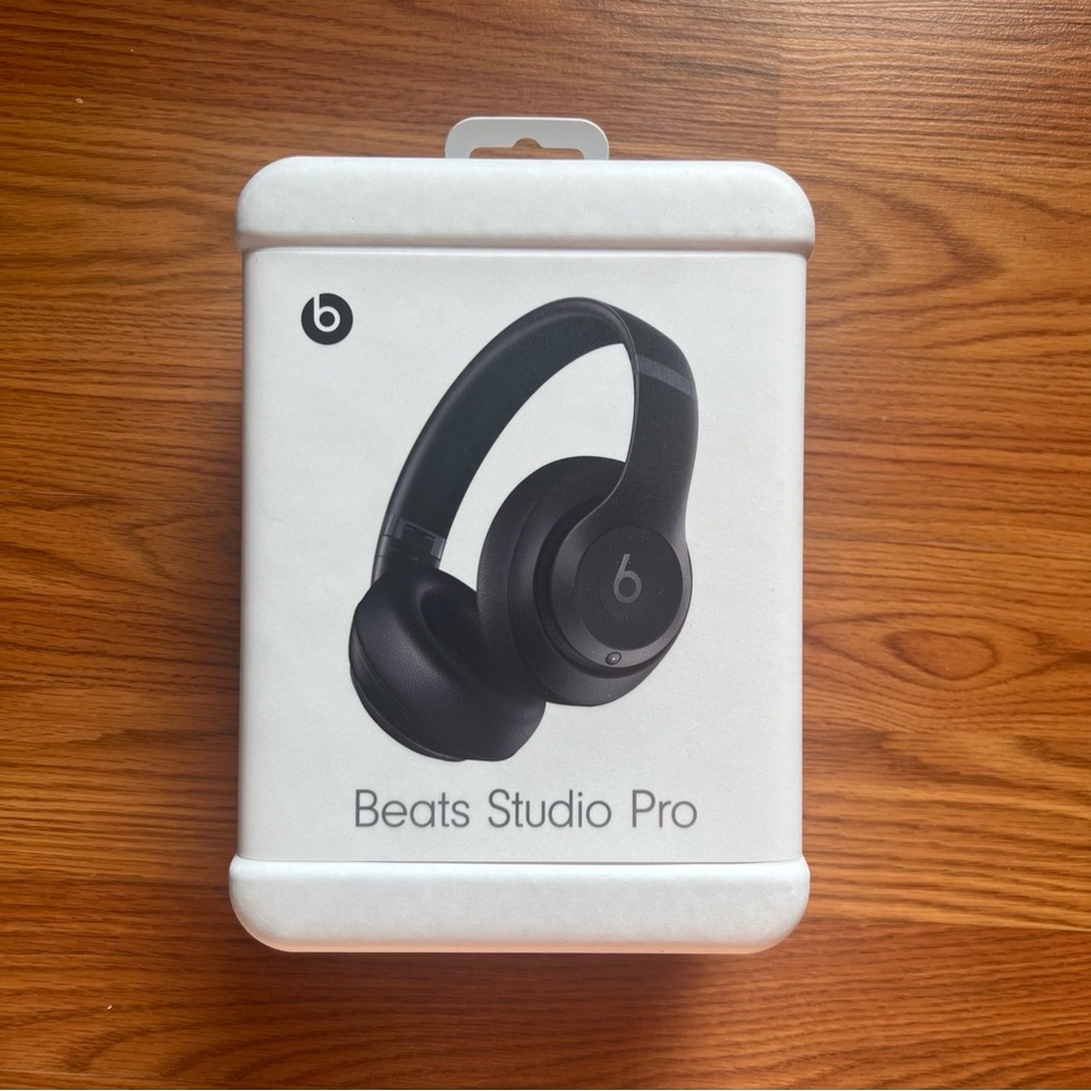 Beats Studio Pro - Wireless Noise Cancelling Headphones Black (FACTORY SEALED)